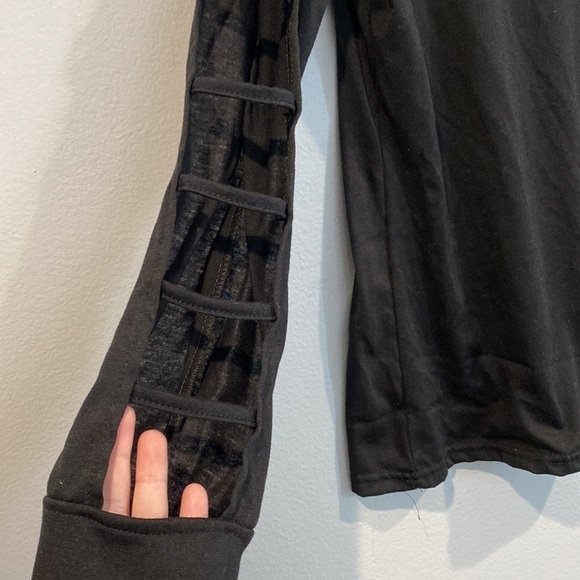 Black Unbranded Long Sleeve Blouse With Open Striped Sleeves-Size Extra Large XL - Picture 3 of 5